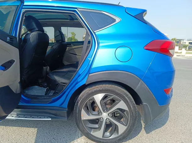 Car image 17