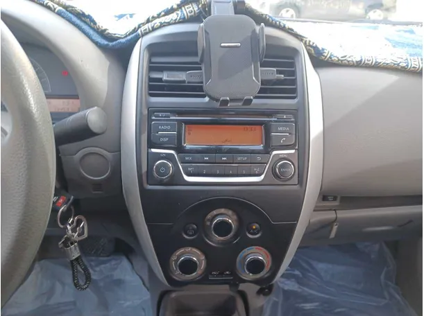 Car image 14