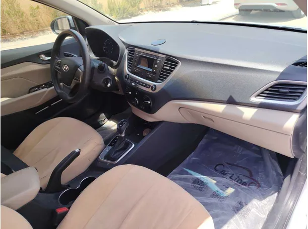 Car image 14