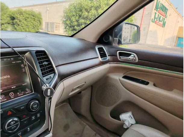 Car image 25