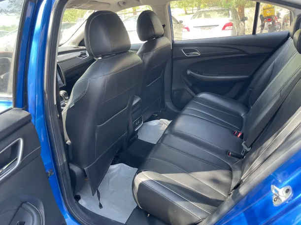 Car image 15
