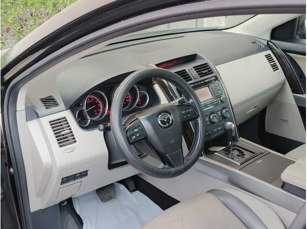 Car image 13