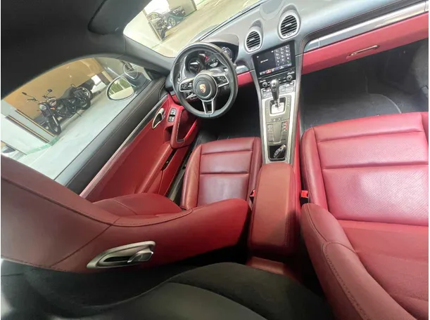 Car image 12