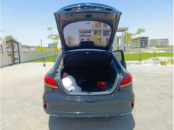 Car image 28
