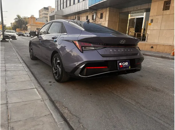 Car image 7