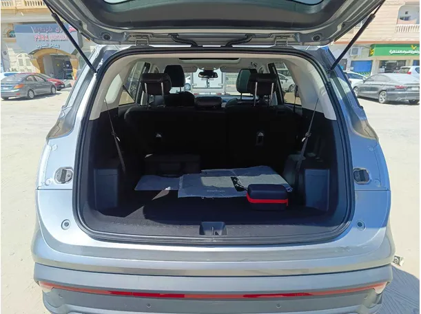 Car image 26