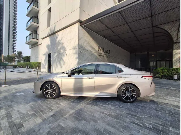Car image 8