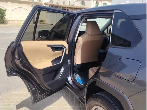 Car image 15