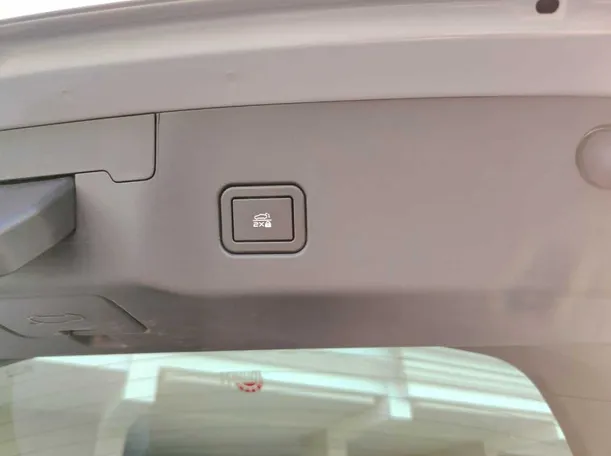 Car image 35