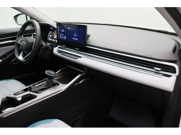 Car image 10