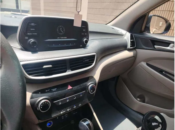 Car image 27