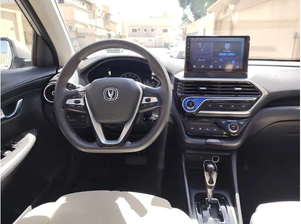 Car image 19