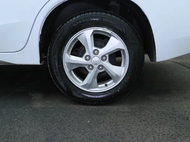 Car image 7