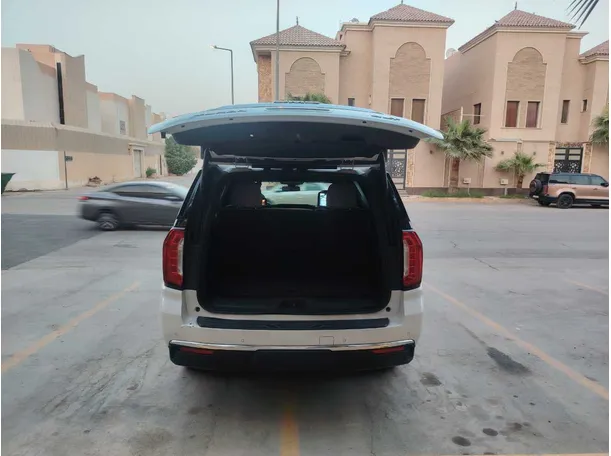 Car image 28