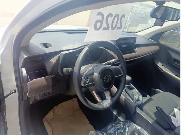 Car image 14