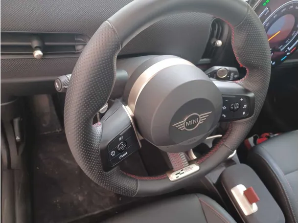 Car image 18