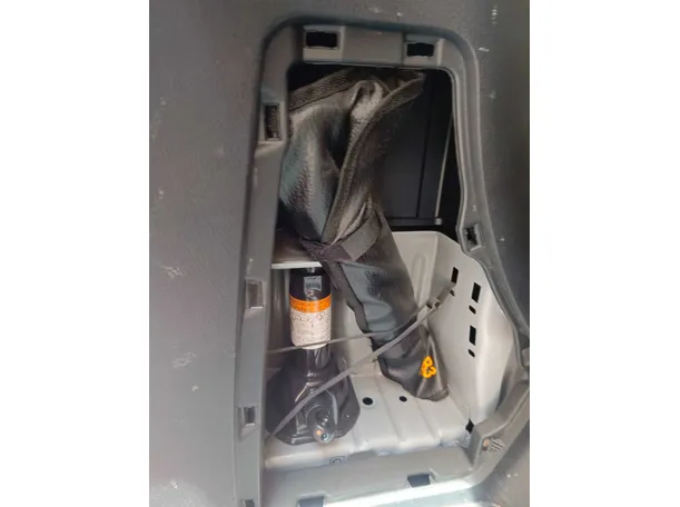 Car image 37