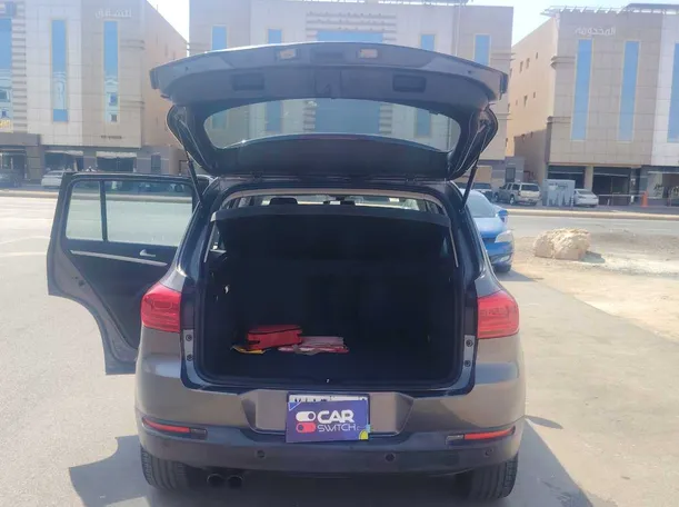 Car image 19