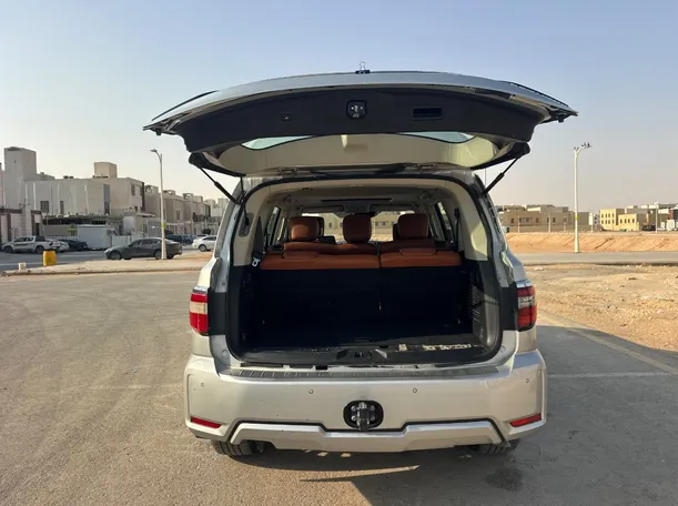 Car image 19