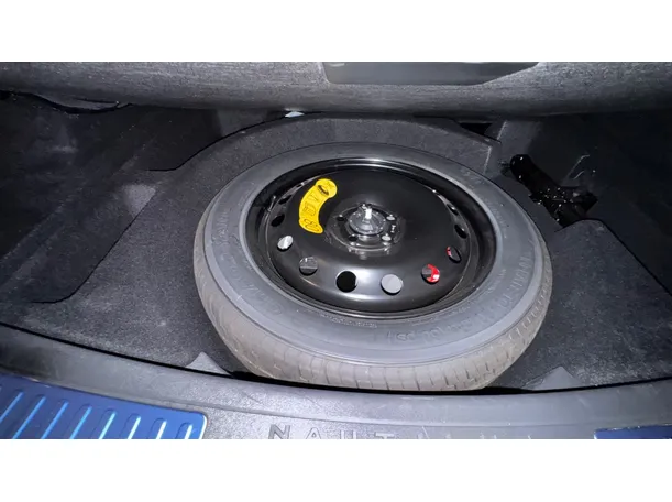 Car image 25