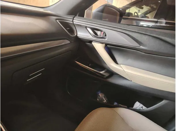 Car image 32