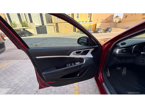 Car image 9