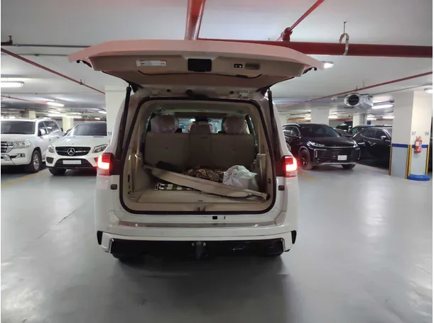 Car image 26