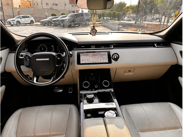 Car image 17