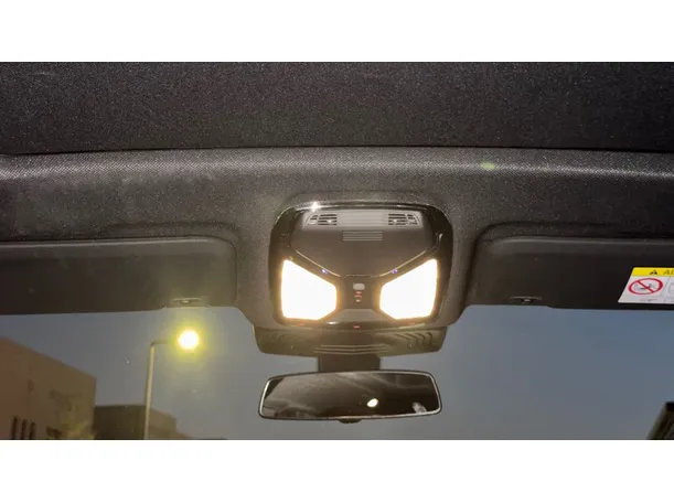 Car image 26