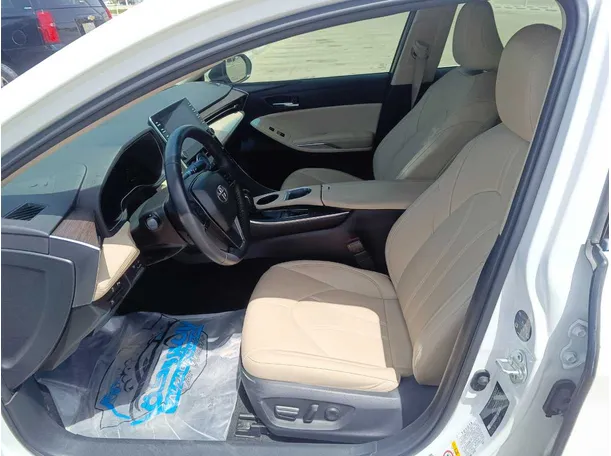 Car image 14