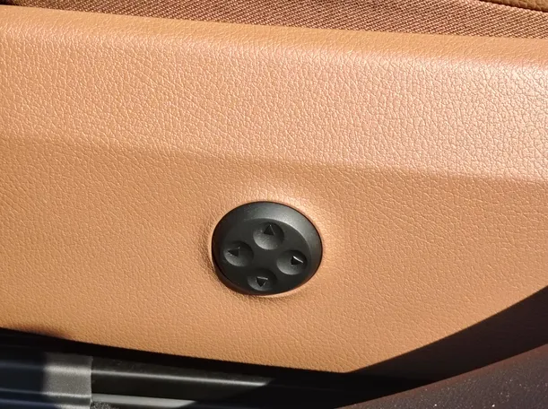 Car image 40