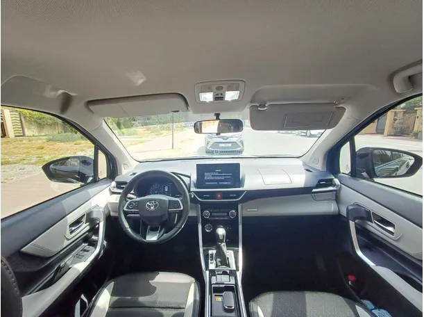 Car image 16