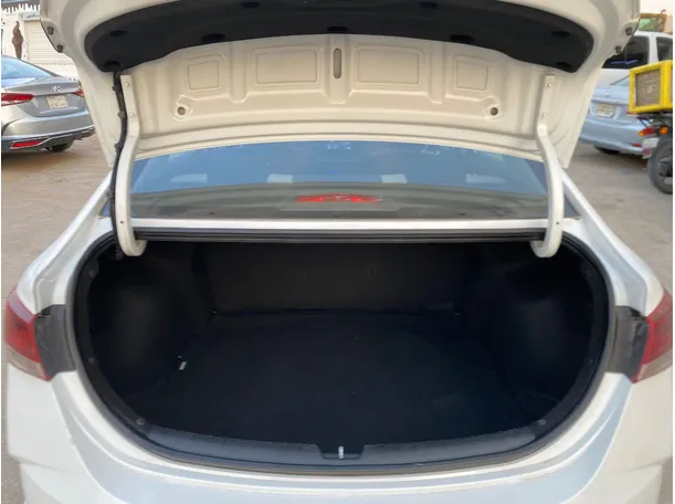 Car image 18