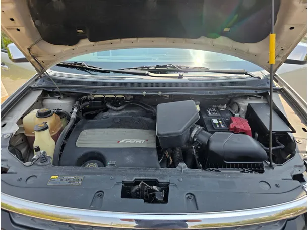 Car image 8