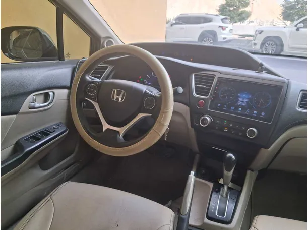Car image 14