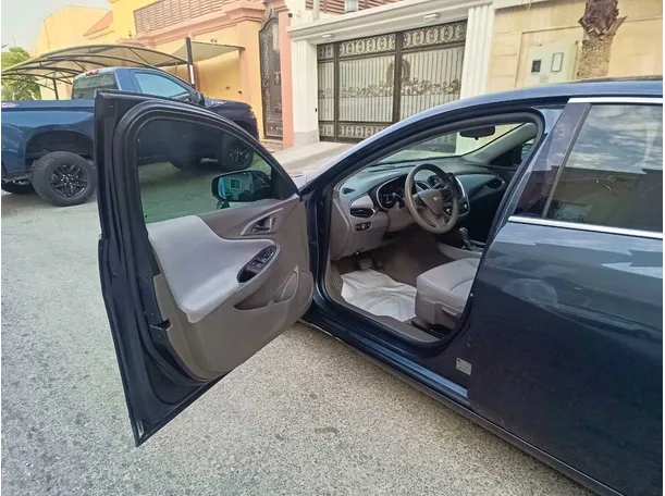 Car image 12