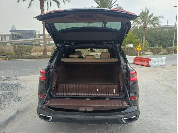 Car image 24