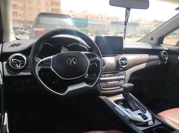 Car image 25