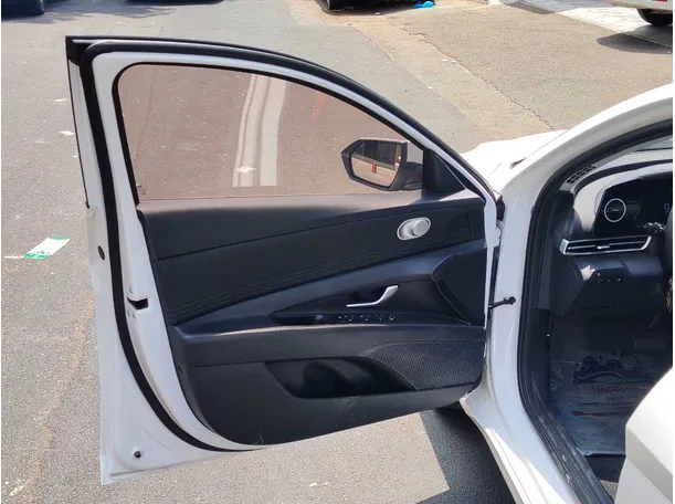 Car image 11