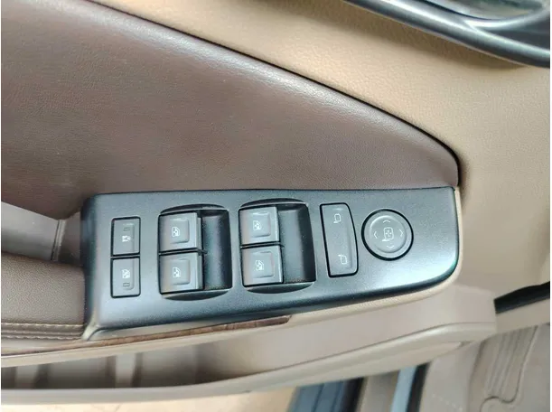 Car image 33