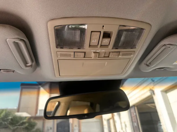 Car image 27