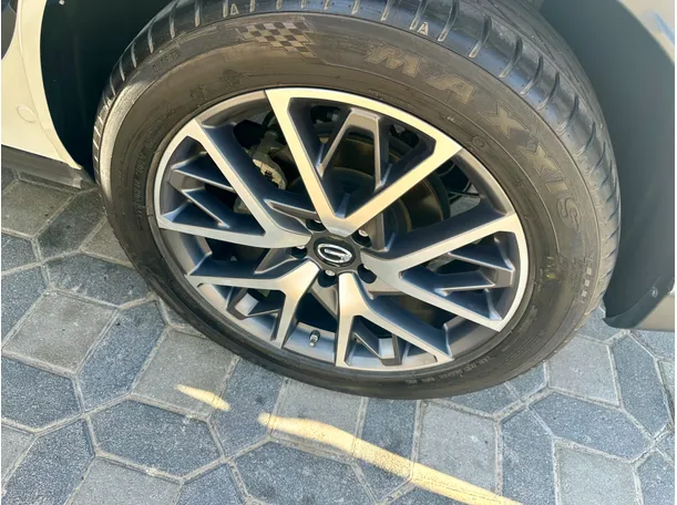 Car image 14