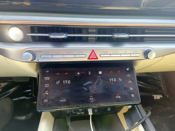 Car image 24