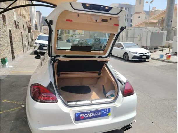 Car image 30