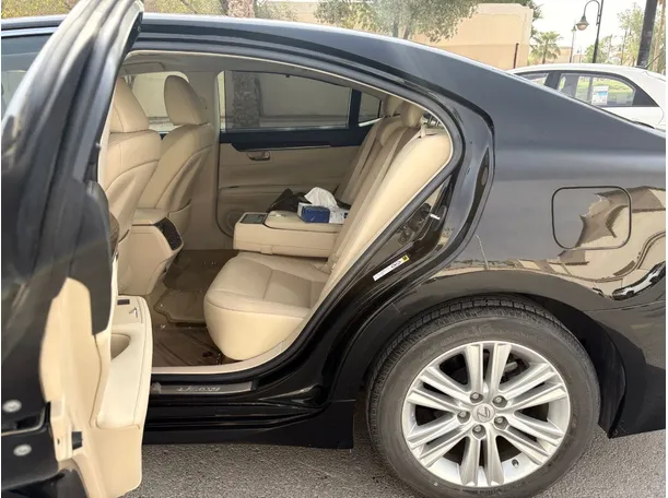 Car image 15