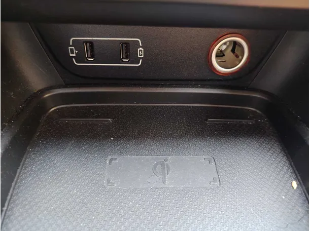 Car image 26