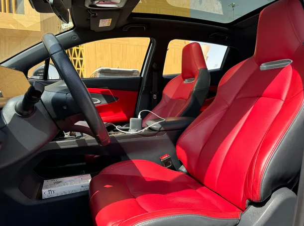 Car image 11