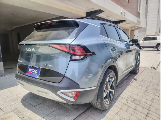 Car image 5