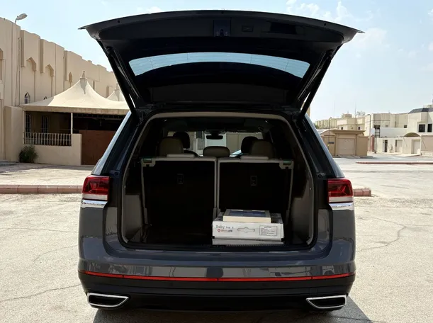 Car image 25