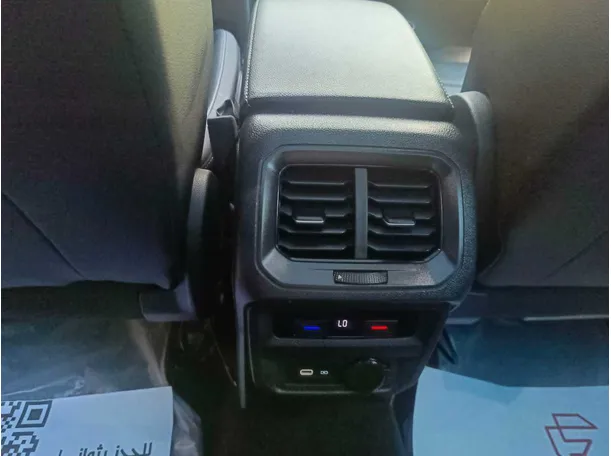 Car image 35